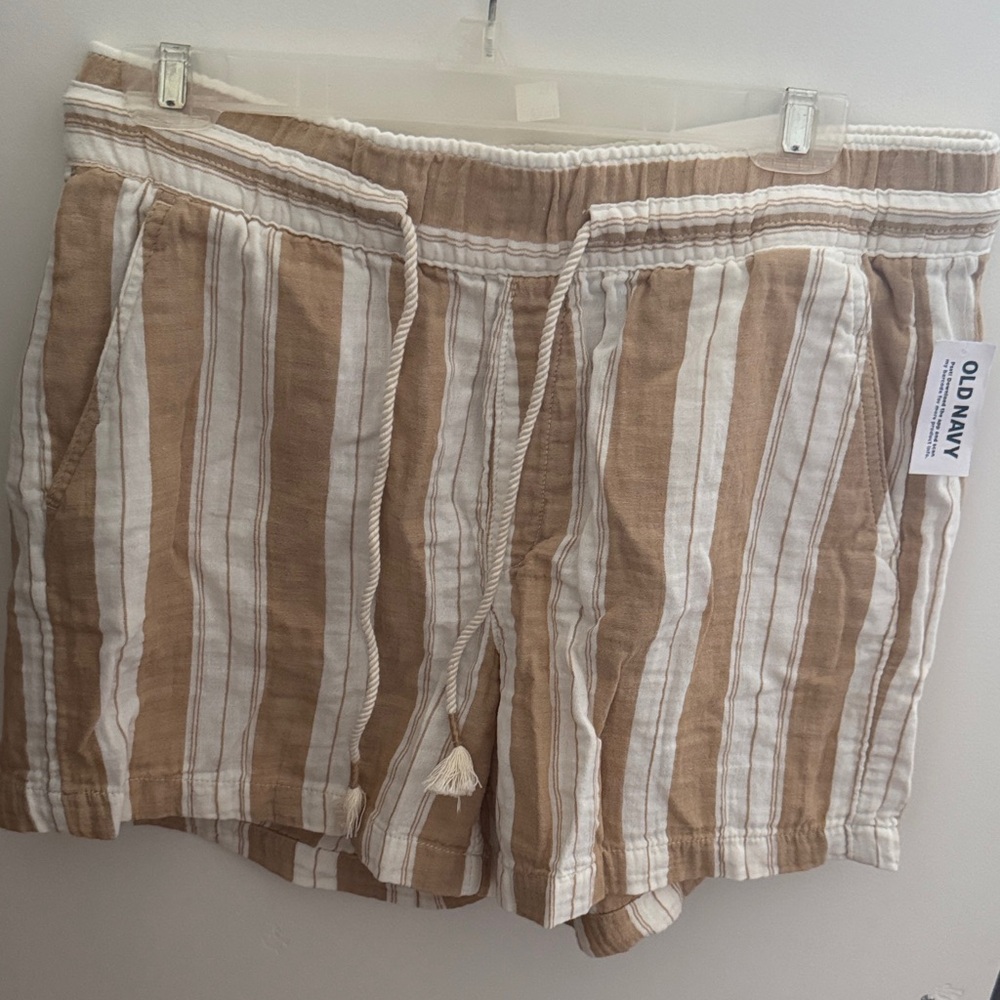 Old Navy Men's Striped Shorts in Tan and White